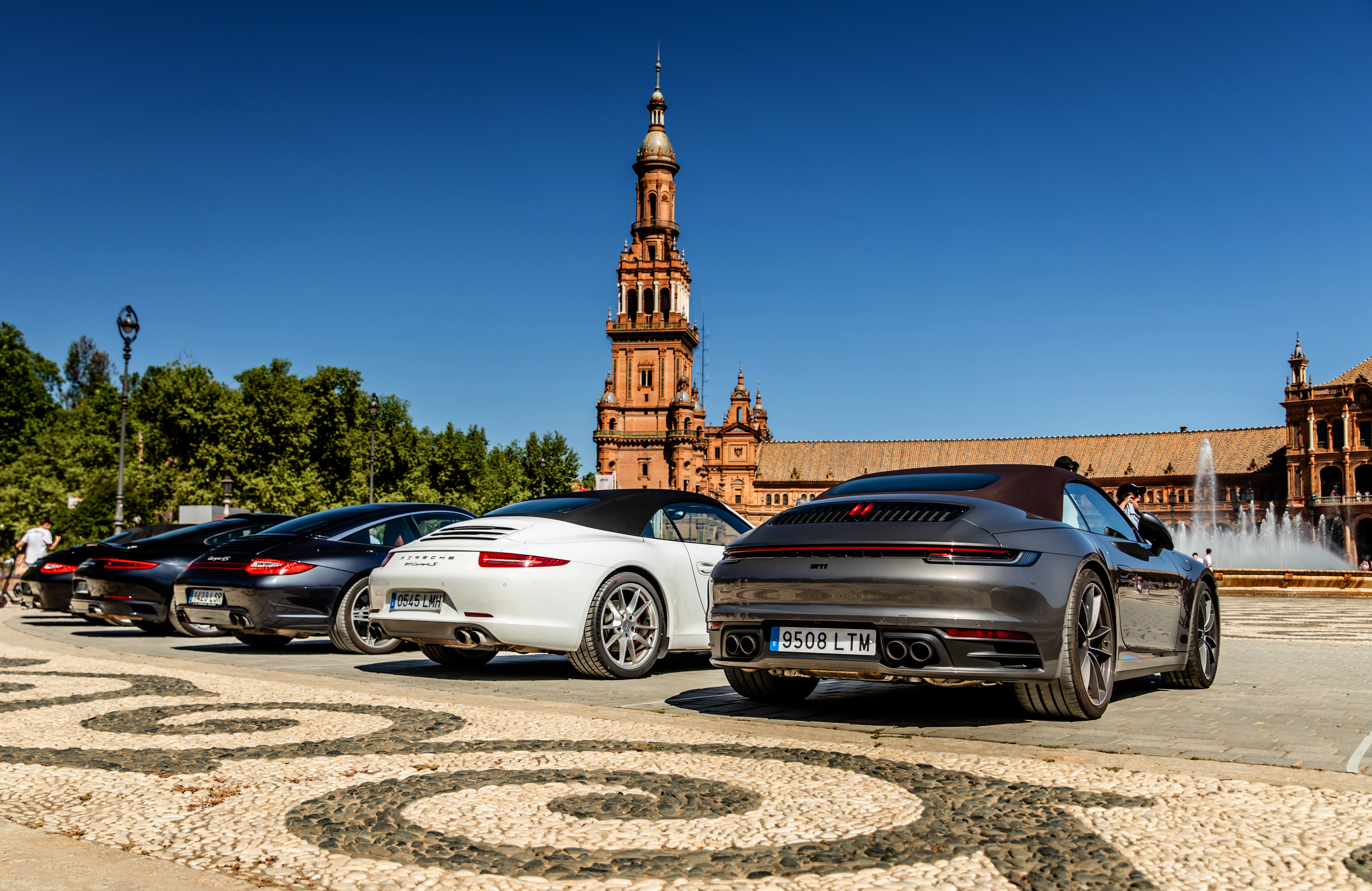 Celebración de los 60 años del Porsche 911 en la Plaza de España de Sevilla, España, 2023, Porsche Ibérica