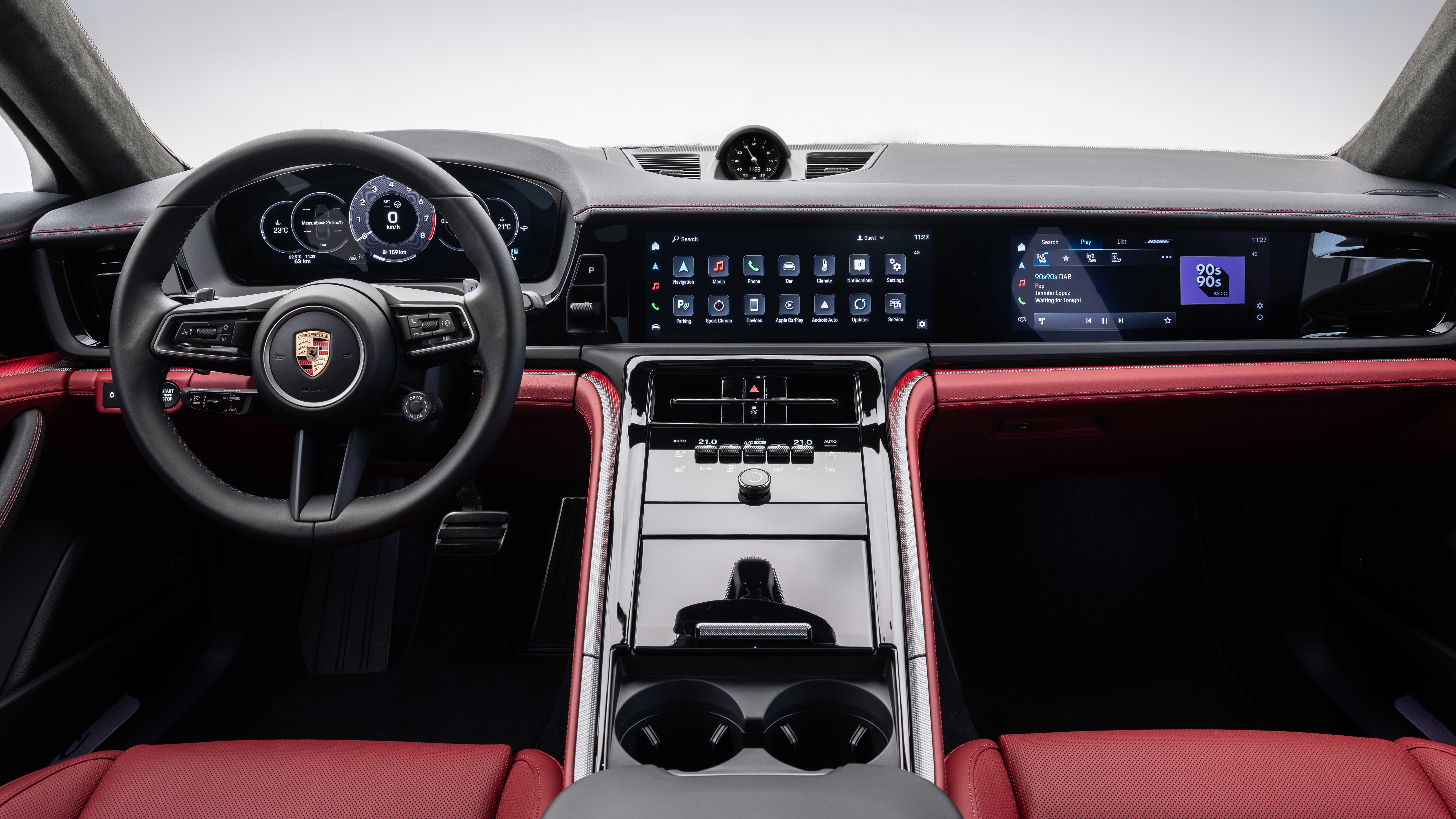 Porsche Driver Experience in the new Panamera with driver-centred ...
