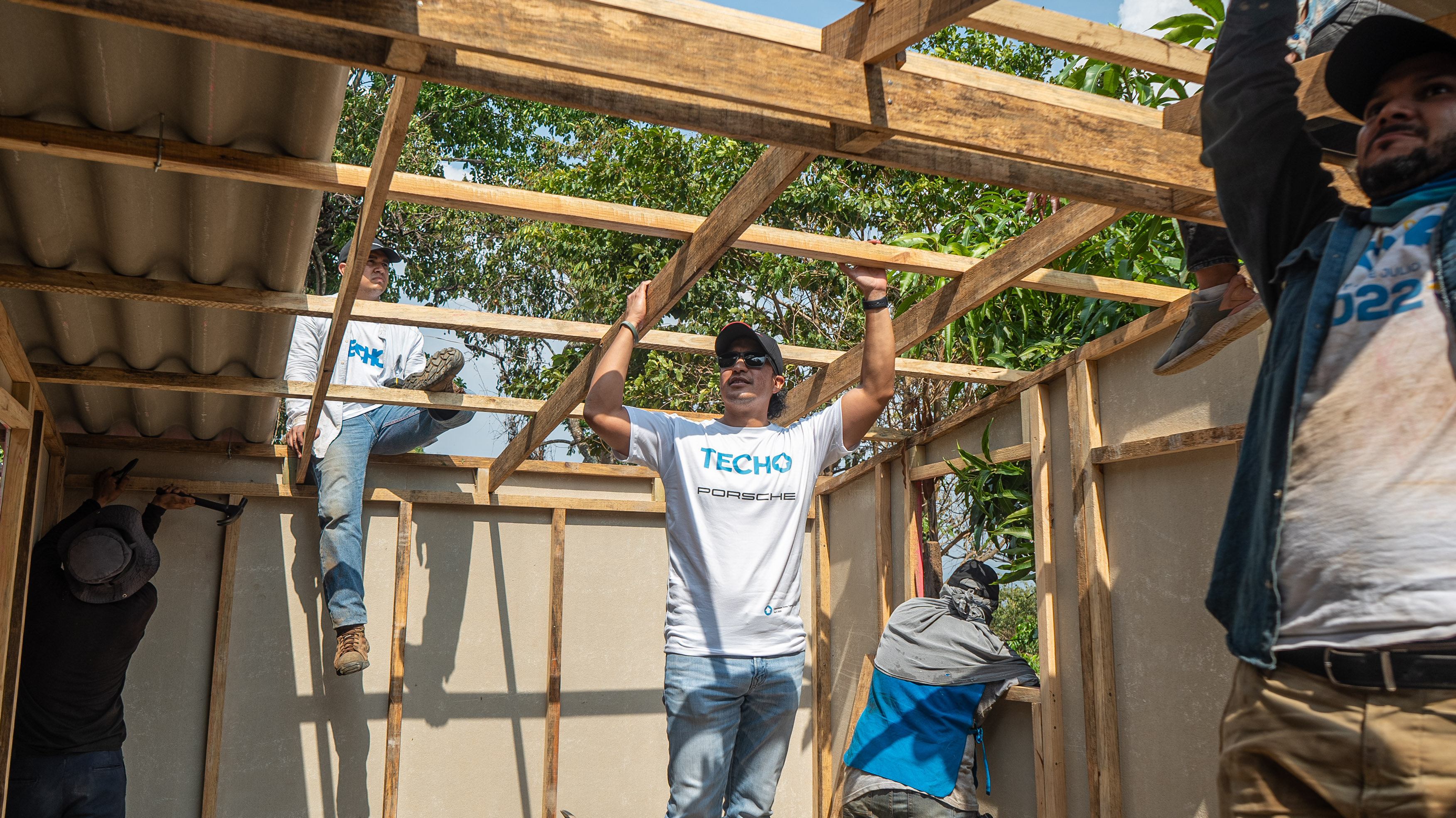 Porsche El Salvador y TECHO se unen para construir viviendas de ...