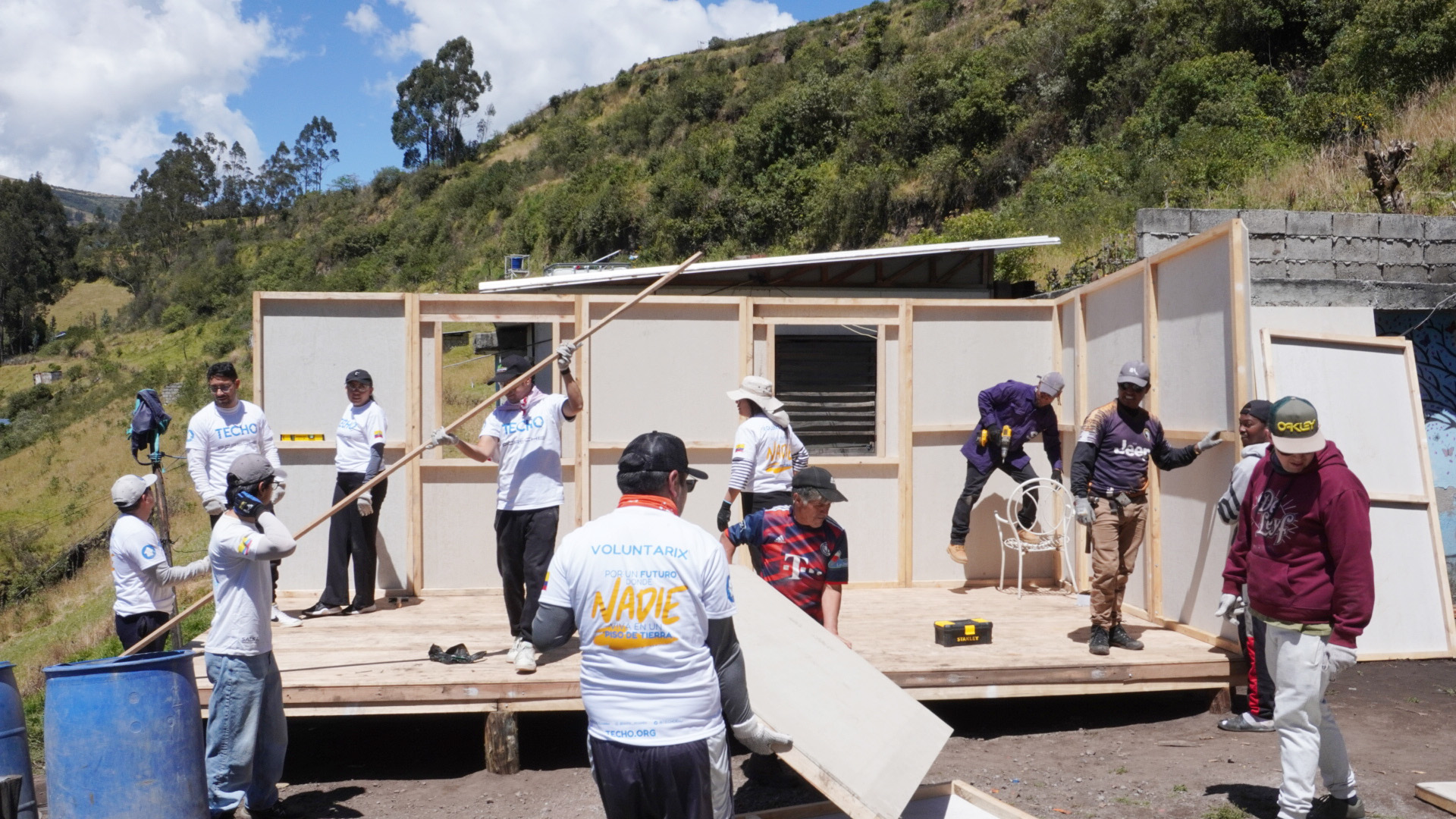 Porsche y TECHO se unen para construir nuevos hogares para familias en ...