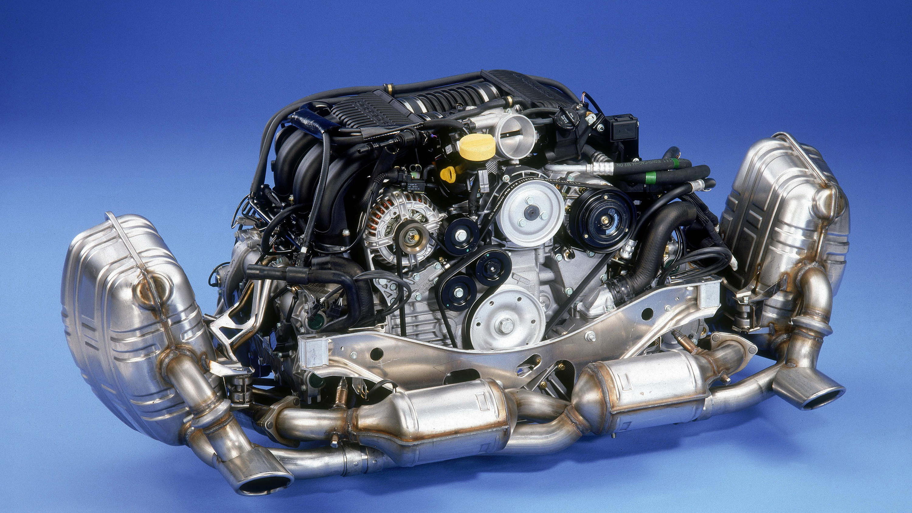 Motor refrigerado por agua del 911 tipo 996 de 1998, 3.4 litros de cilindrada, 2024, Porsche AG