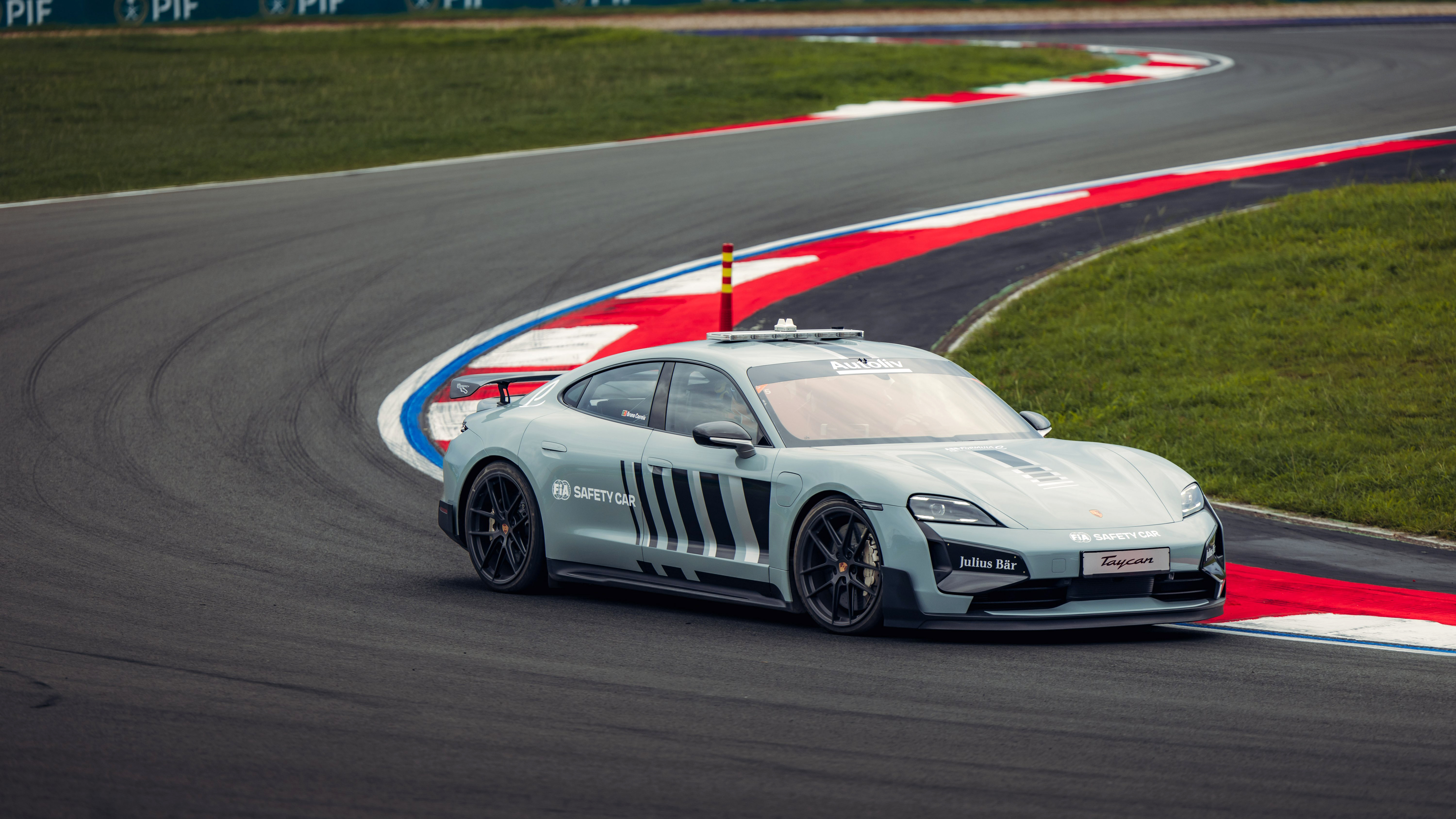 Porsche Taycan Turbo GT, coche de seguridad de la F&oacute;rmula E, E-Prix de Shangh&aacute;i 1, 2026, Porsche AG