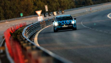 Taycan prototype convinces at endurance run in Nardò