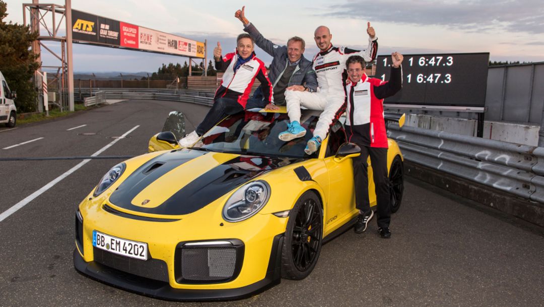 Eugen Oberkamm, Director Motorsport – Development Complete Vehicle, Andreas Preuninger, Director GT Model Line, Lars Kern, Porsche Test Driver, Dr. Frank-Steffen Walliser, Vice President Motorsport and GT-Cars, l-r, 911 GT2 RS, world record, Nürburgring, 2017, Porsche AG