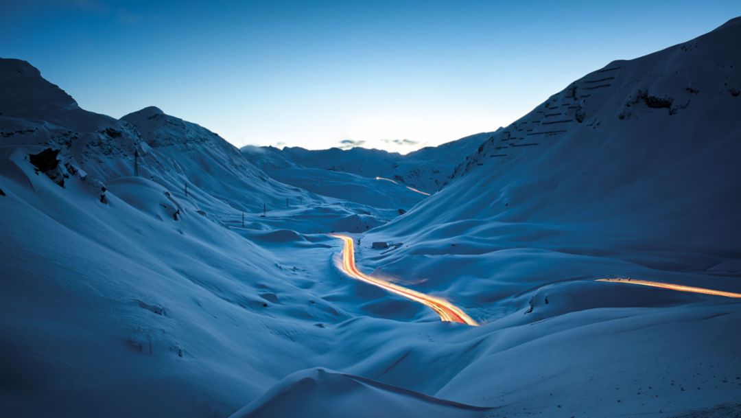 Through the snow as if on rails