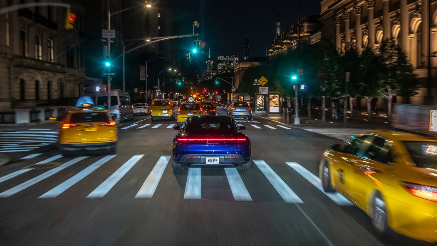 Taycan Turbo, New York, 2019, Porsche AG
